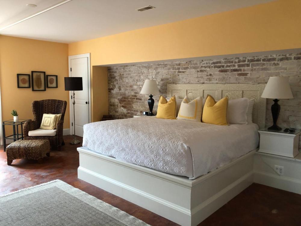 Suites at 249
